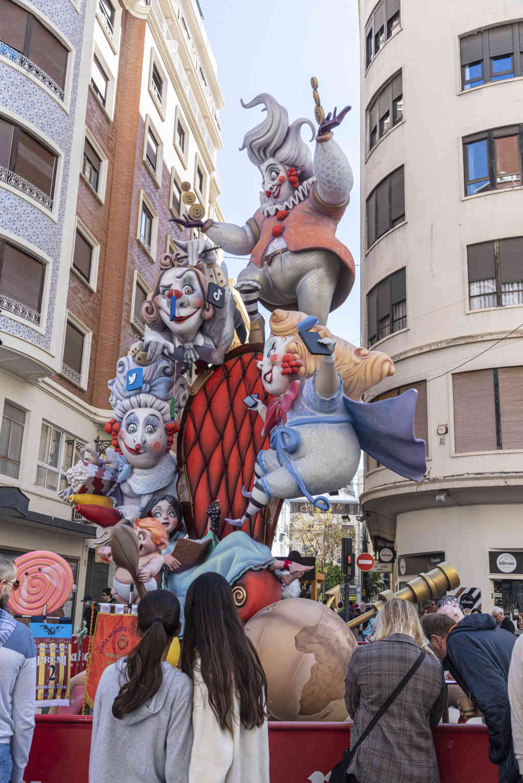 Valencia - fallas 2023 - falla Linterna-Na Robella-Barón de Cárcer - Temptacions 03.jpg